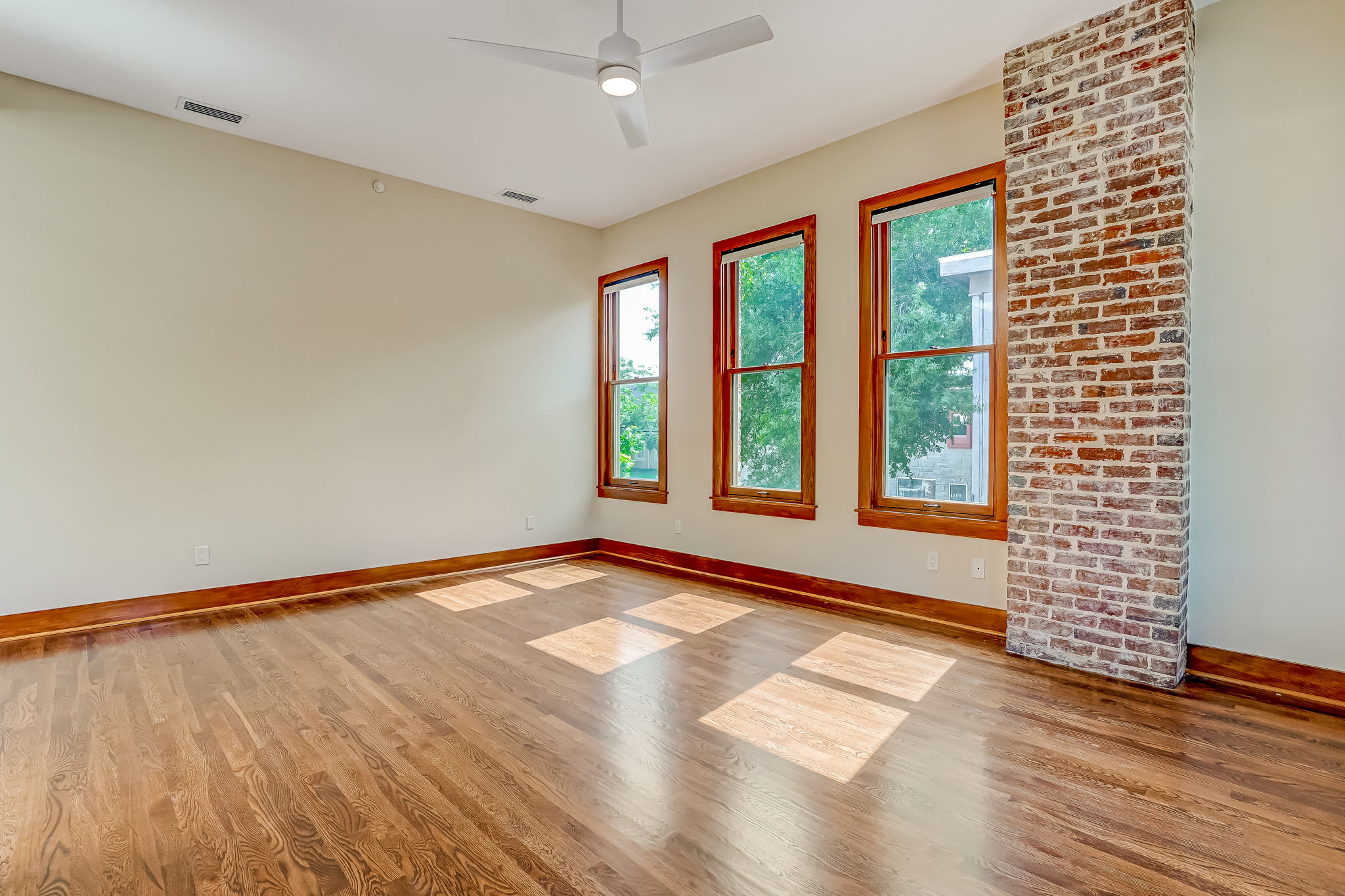 More shots of the same windows.